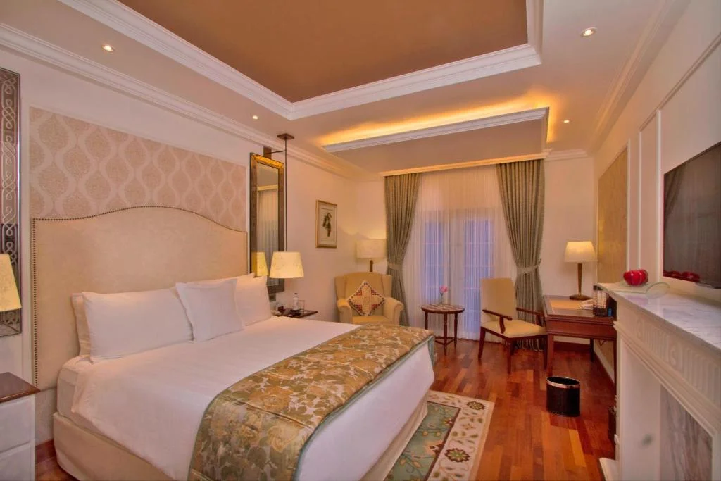 ITC One, Club lounge access, Larger Guest room, Queen, ITC Windsor, a Luxury Collection Hotel, Bengaluru