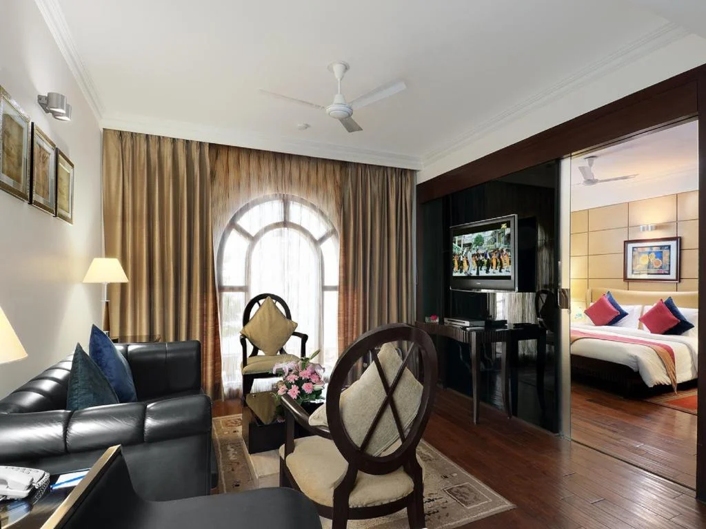1 Queen Bed, Valley View Suite, Non-Smoking, Ramada by Wyndham Mussoorie Mall Road