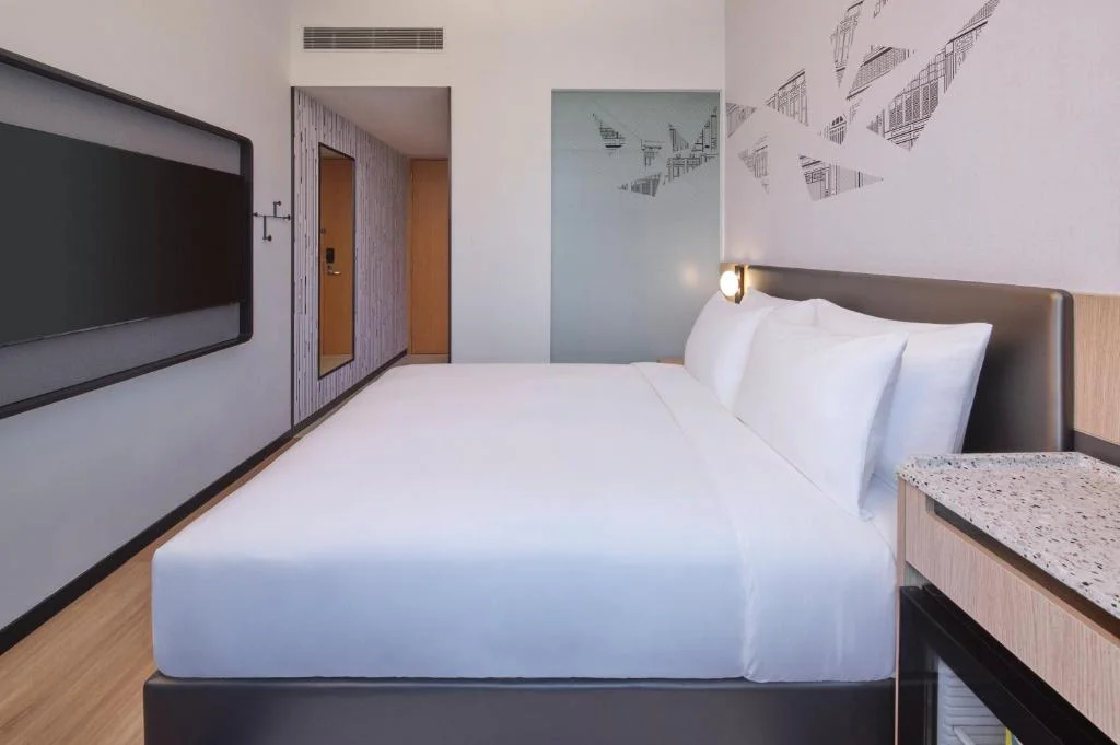 Book Breezy, Guest room, 1 King, East Wing at Aloft Singapore Novena ...