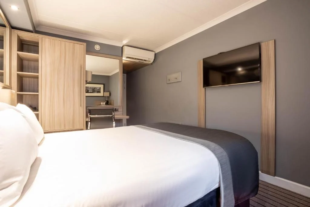 Standard Double Room with Single Sofa Bed, Holiday Inn - Glasgow - City Ctr Theatreland, an IHG Hotel
