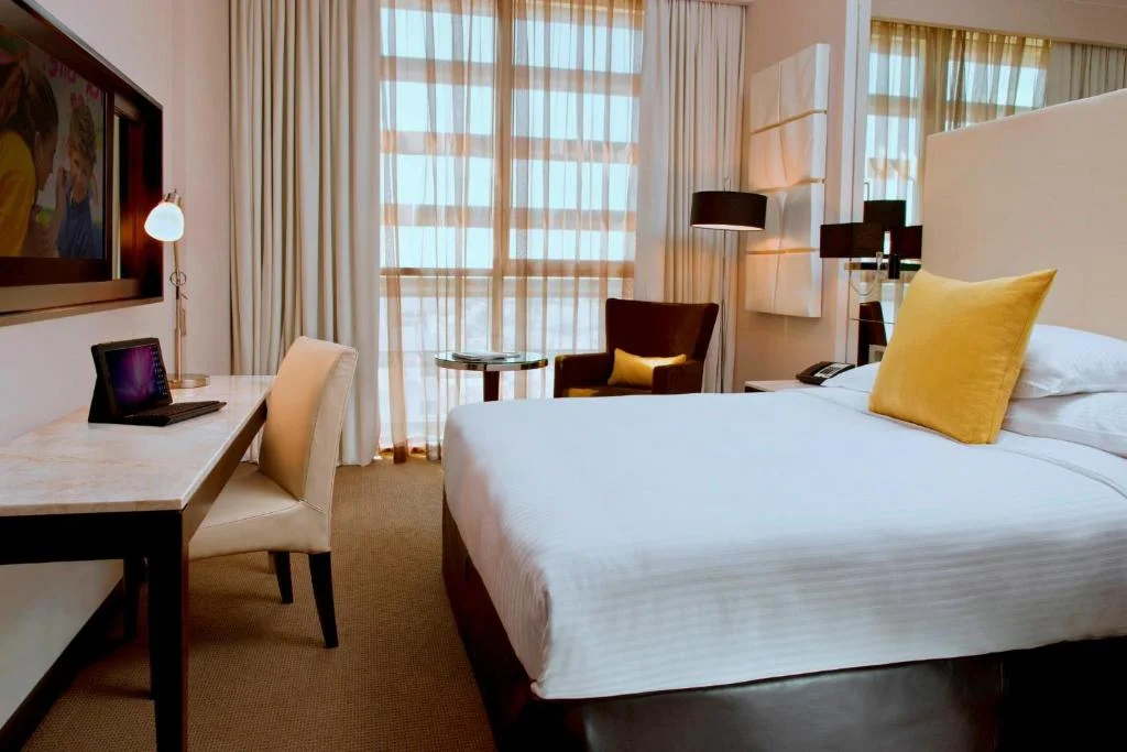 City View Centro Room - Queen Bed, Centro Al Manhal by Rotana