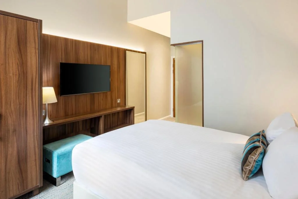 Guest room, Queen, Courtyard by Marriott Edinburgh