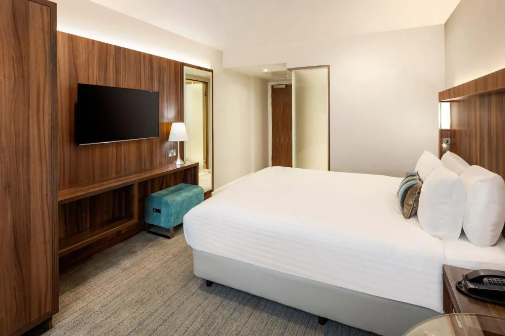 Guest Room, 1 King, Courtyard by Marriott Edinburgh