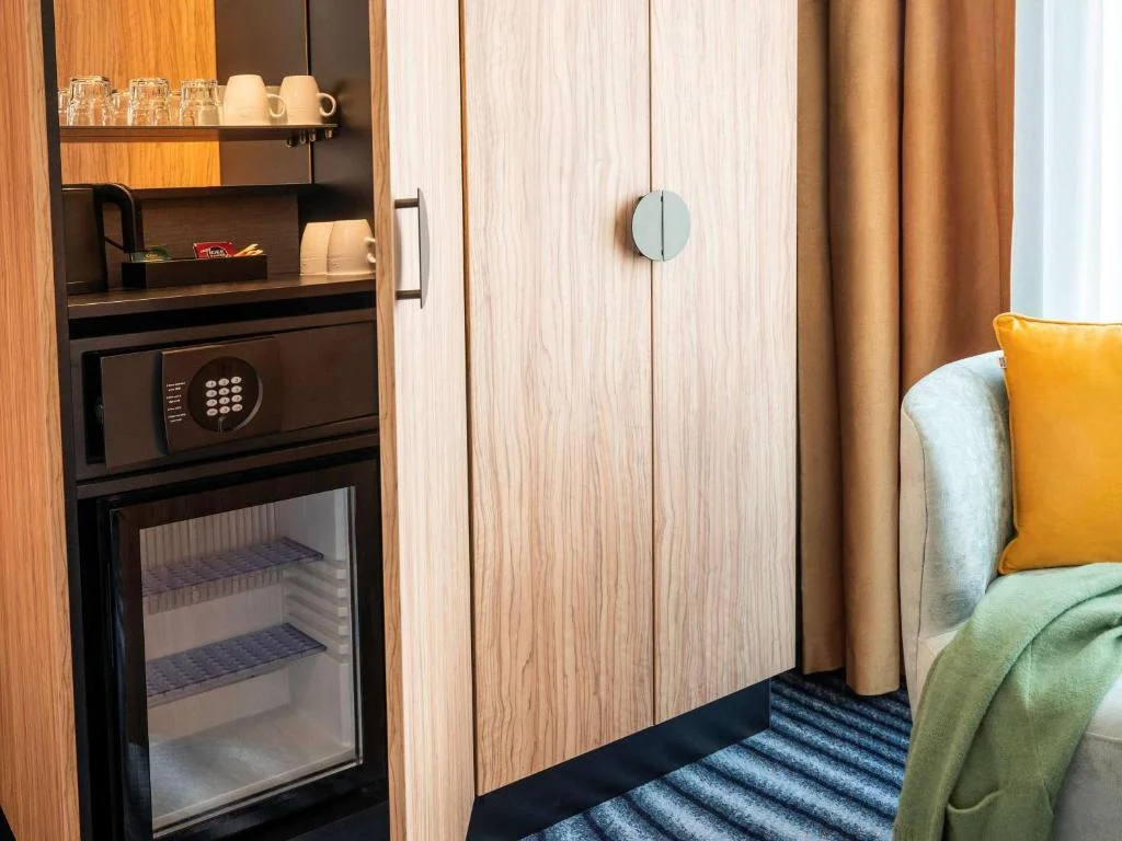 Superior Room with Three Single Beds, Mercure Amsterdam North Station