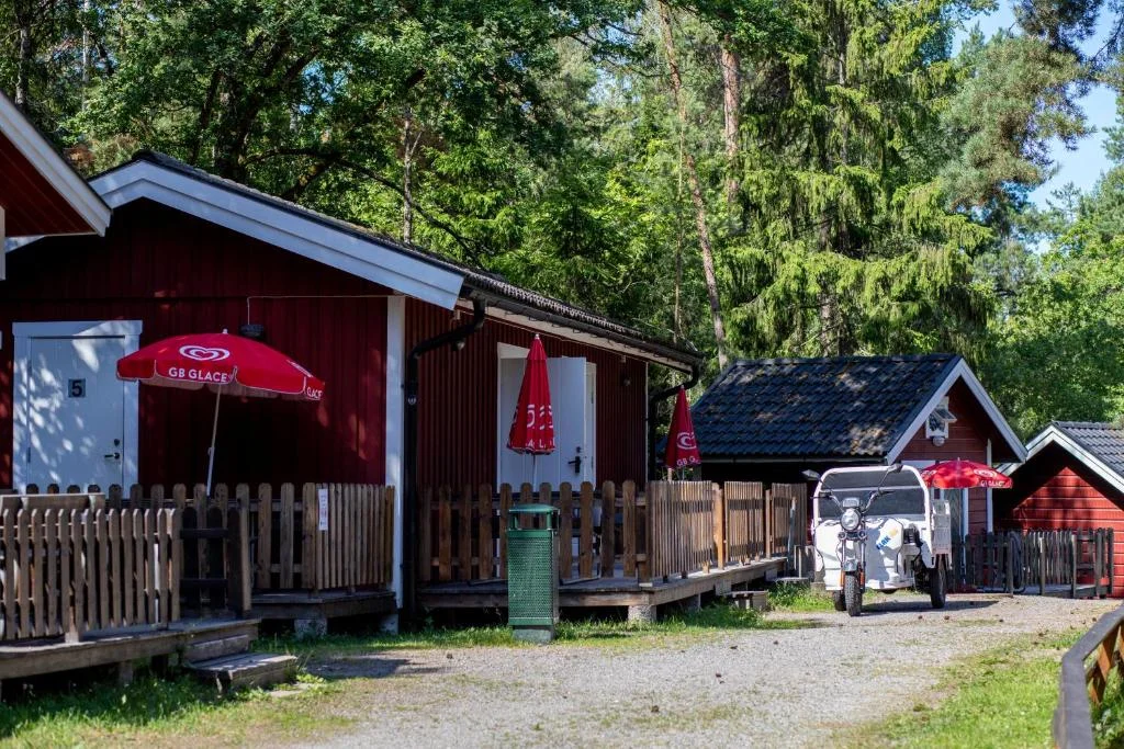 Cottage with Shared Bathroom, Stockholm Ängby Camping