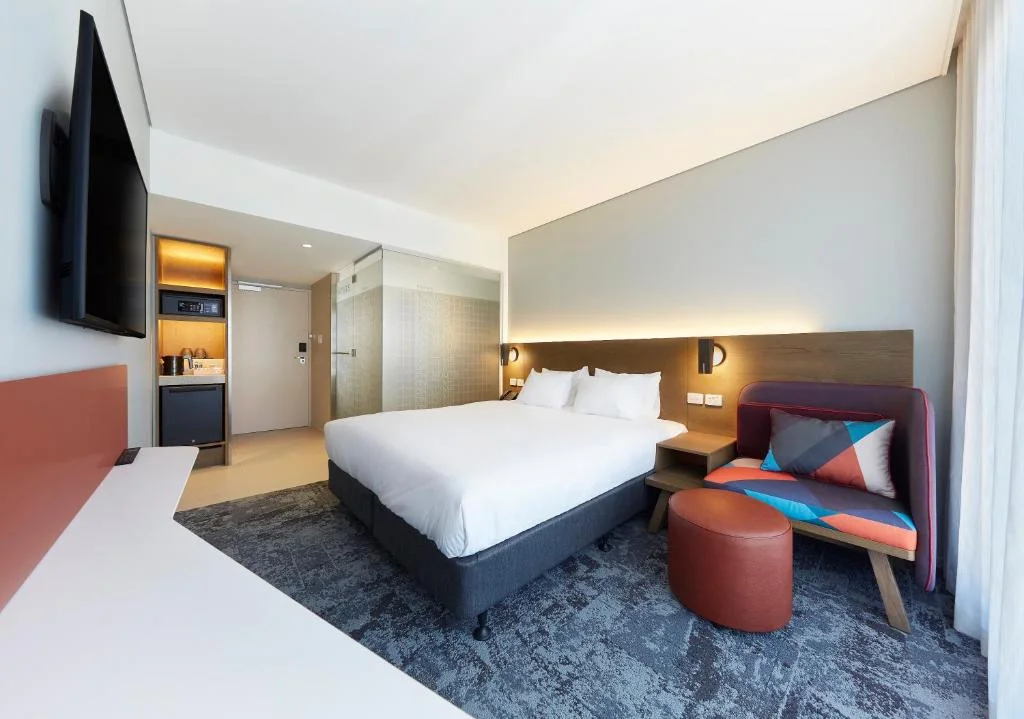 Standard King Room, Holiday Inn Express Sydney Airport, an IHG Hotel