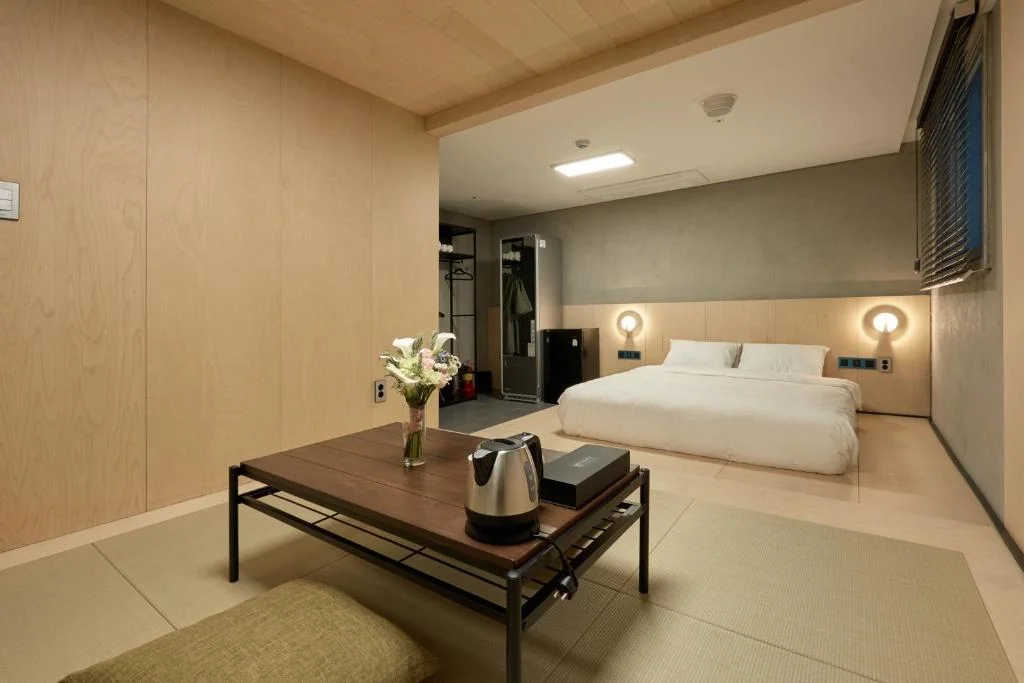 Suite, Slow Stay DA