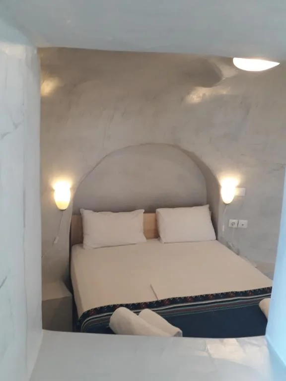 Traditional Cave Studio with Caldera View, Olympic Villas