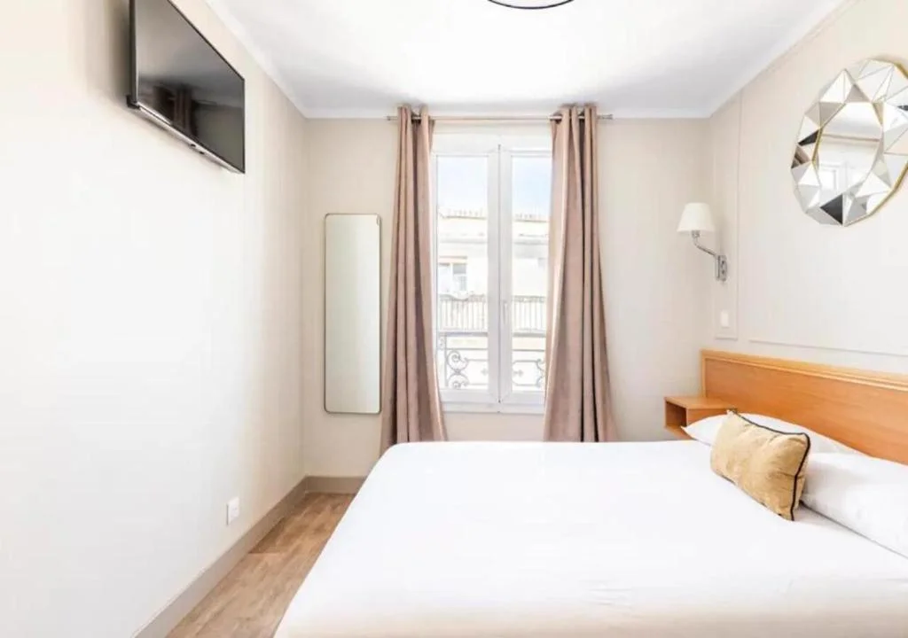 Double Room with Shared Bathroom, Bonséjour Montmartre