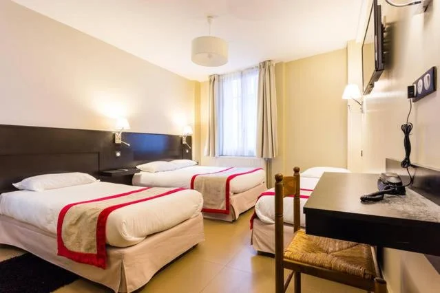 Quadruple Room with Private Bathroom - Ground Floor, Bonséjour Montmartre