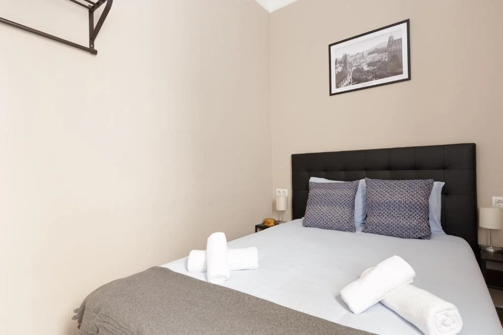 Apartment with Balcony, Key Barcelona HOUSING (Carrer Girona)