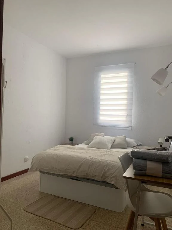 Double Room with Shared Bathroom, Habitacion privada en PISO COMPARTIDO Lepanto