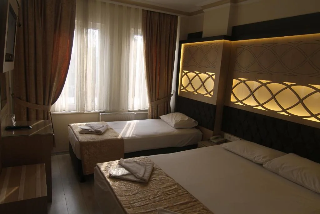 Triple Room, Grand Liza Hotel
