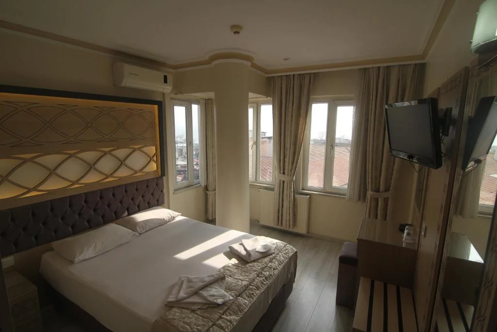Classic Double Room with Sea View, Grand Liza Hotel