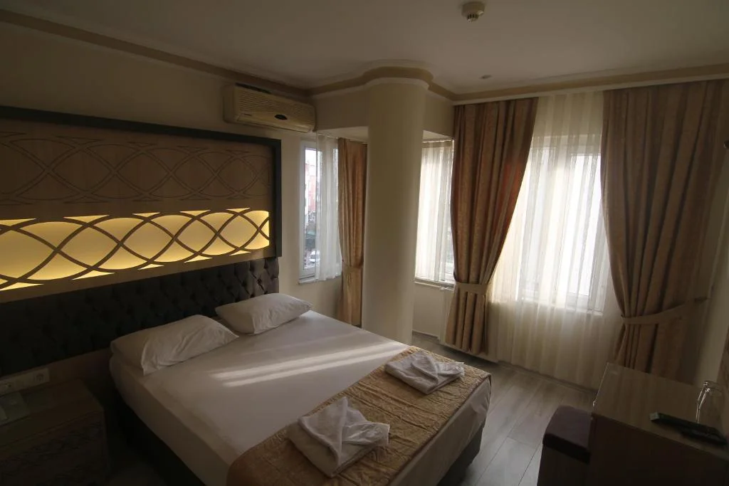 Double Room, Grand Liza Hotel