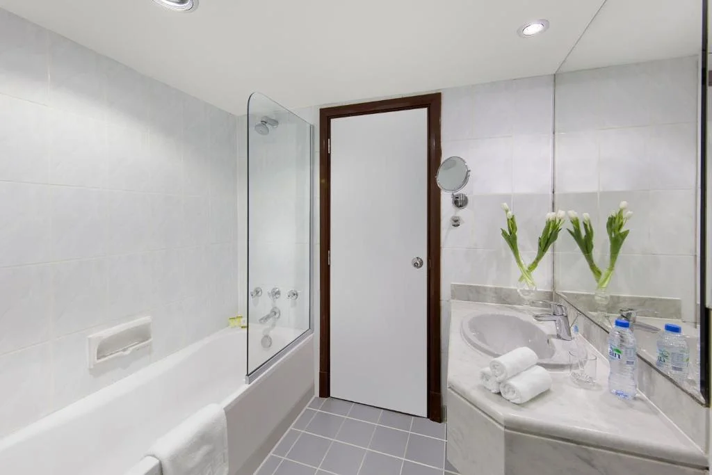 Superior Twin Room, Admiral Plaza Hotel