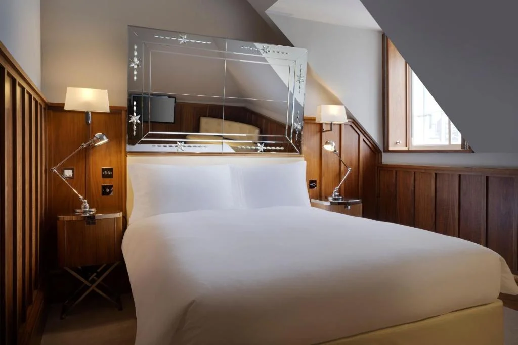 Queen Room - Edwardian/High Floor, Great Northern Hotel, A Tribute Portfolio Hotel, London