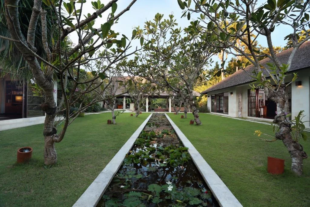 Royal Three-Bedroom Pool Villa with Free Return Airport Transfer, Villa Bali Asri