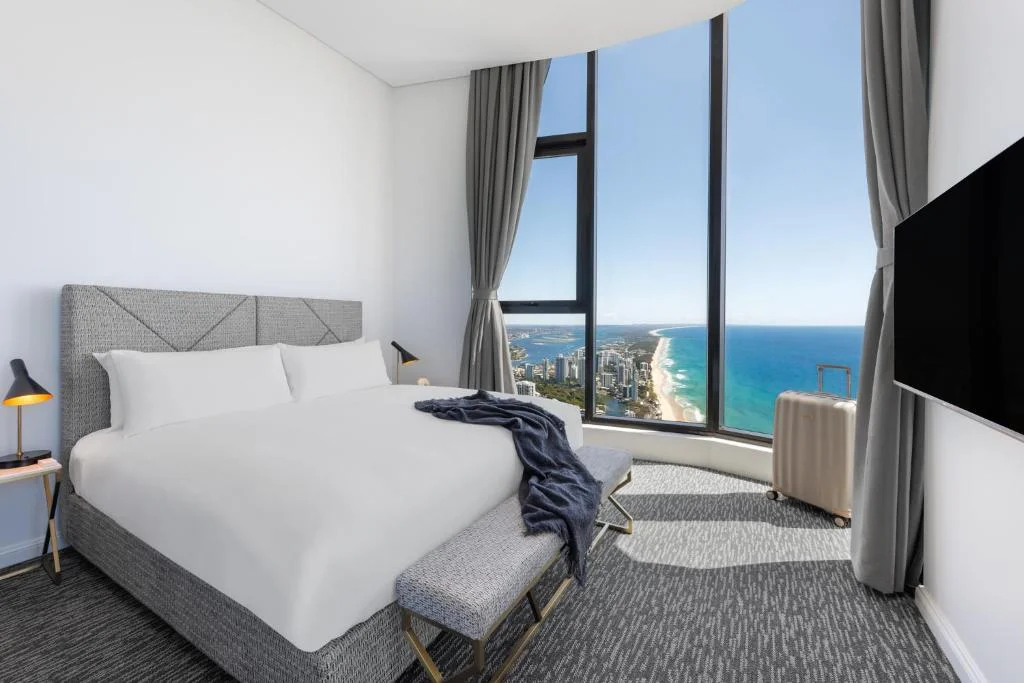 Three-Bedroom Sky Penthouse , Meriton Suites Surfers Paradise