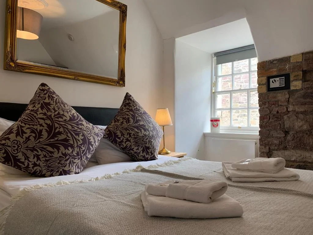 Deluxe Double Room - Kirkhill, Royal Mile Balconies by the Castle