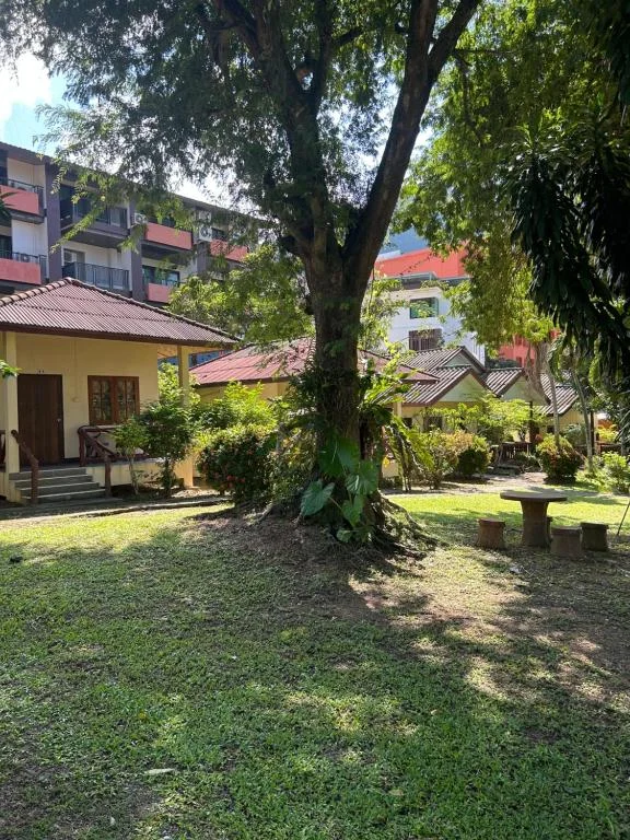 Bungalow, Adam Bungalows