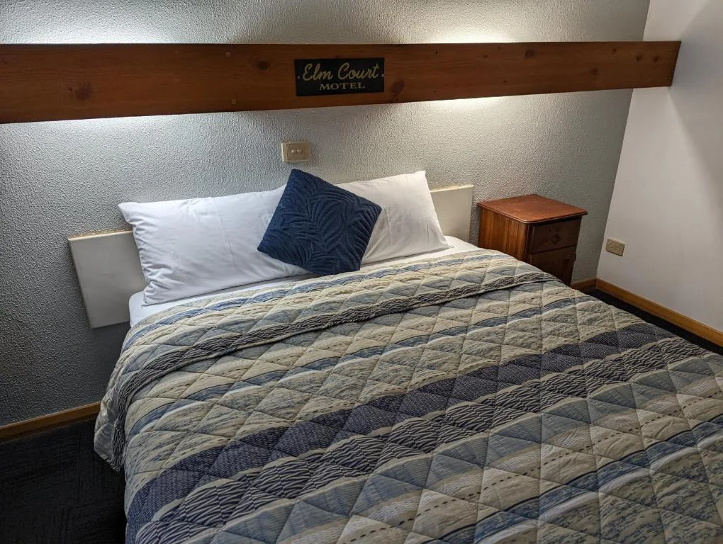 Superior Queen Room, Elm Court Motel