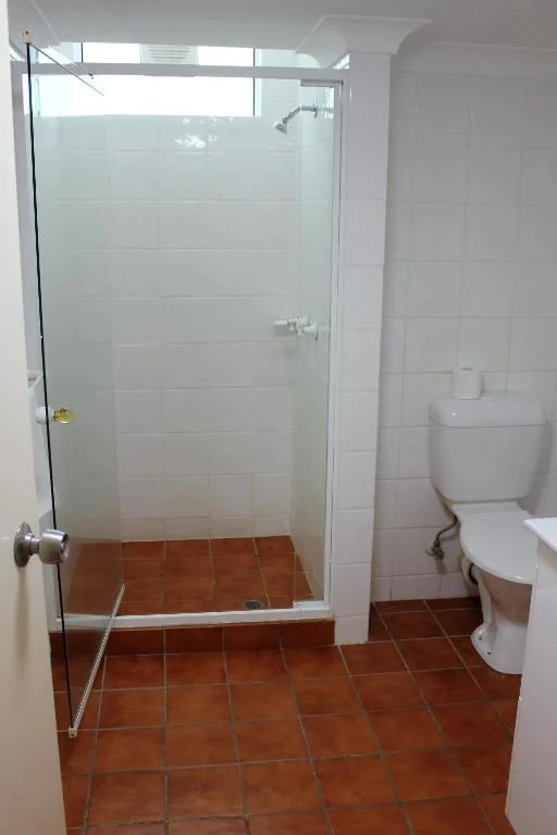 One-Bedroom Apartment, Lake Central Cairns