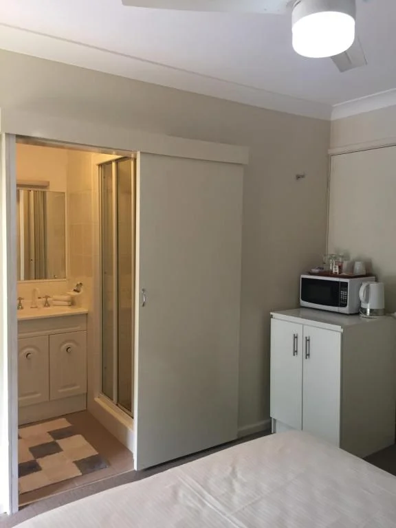 Queen Room, Narimba Motel