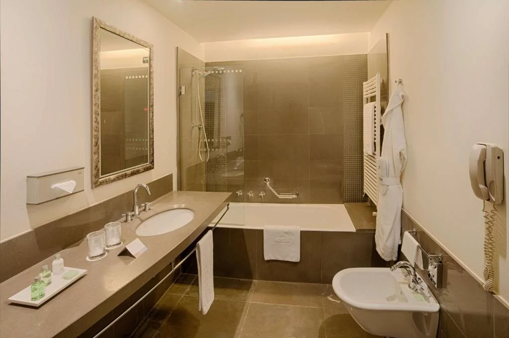 Superior XL Room with Extra Bed (2 Adults + 1 Child), NH Bergamo