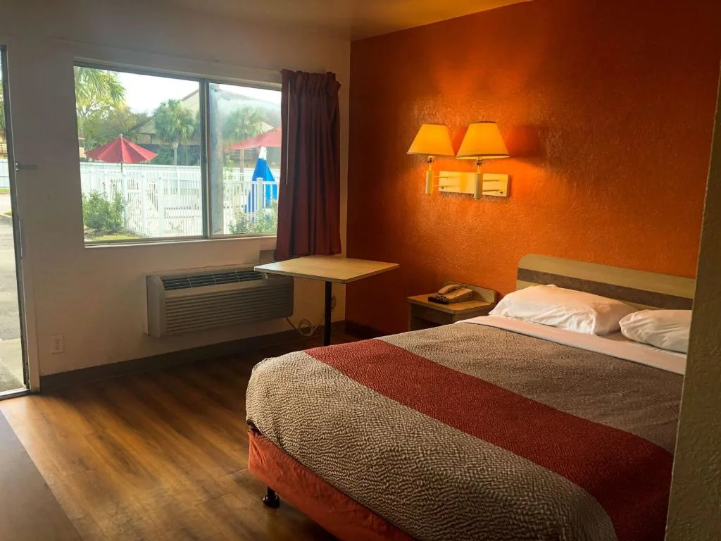 Double Room - Disability Access - Non-Smoking, Motel 6-Jacksonville, FL - Orange Park