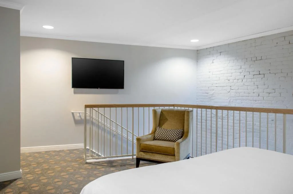 Hospitality Loft Suite - 1 King Bed, Omni Riverfront New Orleans