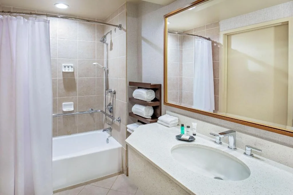 1 KING GUEST ROOM, Sheraton Music City Nashville Airport