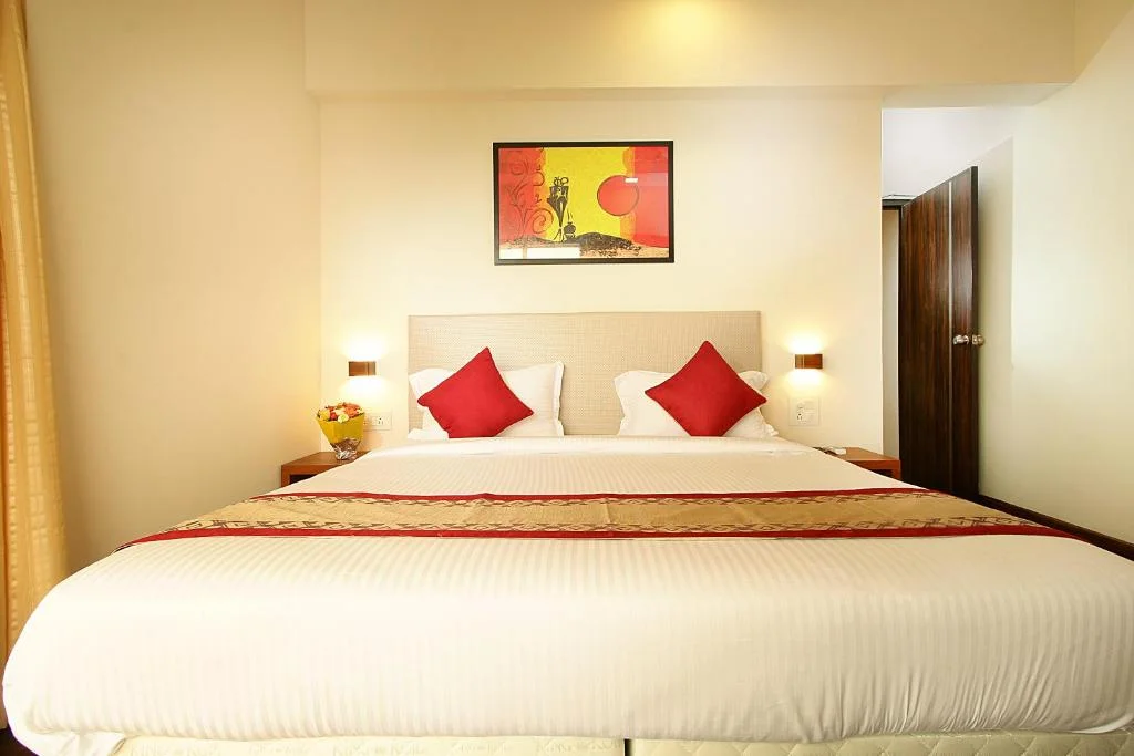 Deluxe Room with Non-attached Bathroom (Shared kitchenette and living room), Mumbai House Luxury Apartments Santacruz East, Mumbai