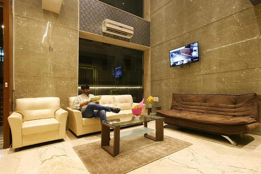One-Bedroom Apartment, Mumbai House Luxury Apartments Santacruz East, Mumbai