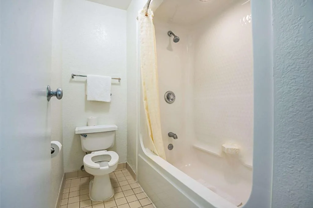 Double Room with Two Double Beds - Smoking, Rodeway Inn Kissimmee Maingate West - Free Theme Park Shuttle
