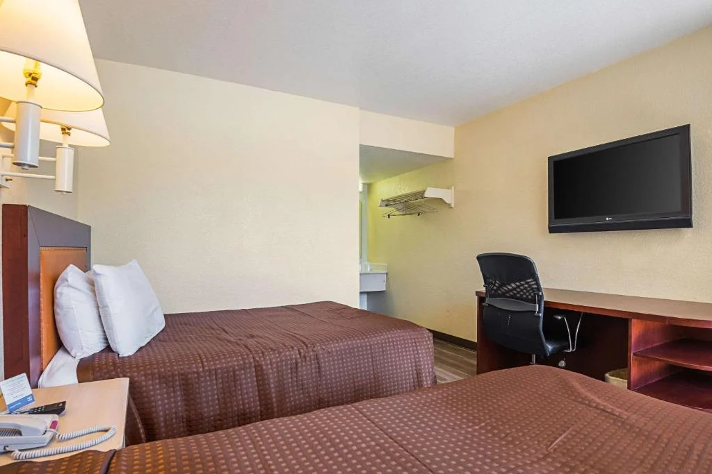 Double Room with Two Double Beds - Non-Smoking, Rodeway Inn Kissimmee Maingate West - Free Theme Park Shuttle
