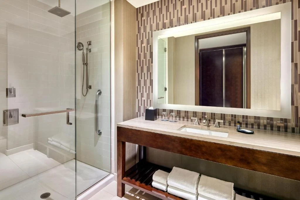 Deluxe Room, Guest room, 1 King, City view, The Westin Phoenix Downtown