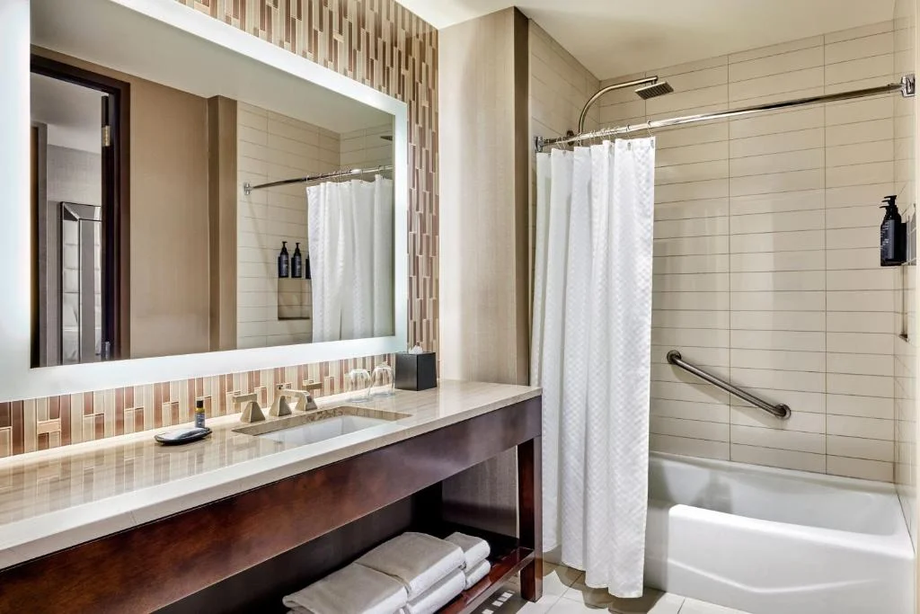 Deluxe Queen Room with Two Queen Beds, City View and Adapted Tub - Mobility and Hearing Accessible, The Westin Phoenix Downtown
