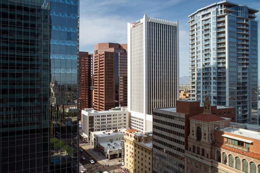 Executive Room, Club level, Guest room, 1 King, City view, The Westin Phoenix Downtown