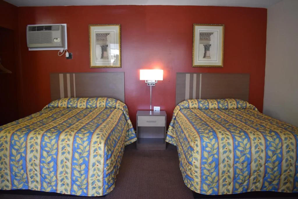 Double Room with Two Double Beds - Non-Smoking, South Hills Motel