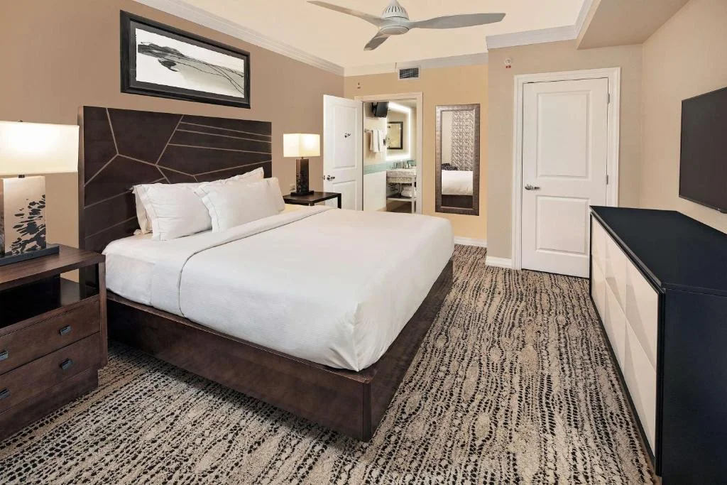 One-Bedroom King Suite with Sofa Bed, Hilton Grand Vacations Club Parc Soleil Orlando