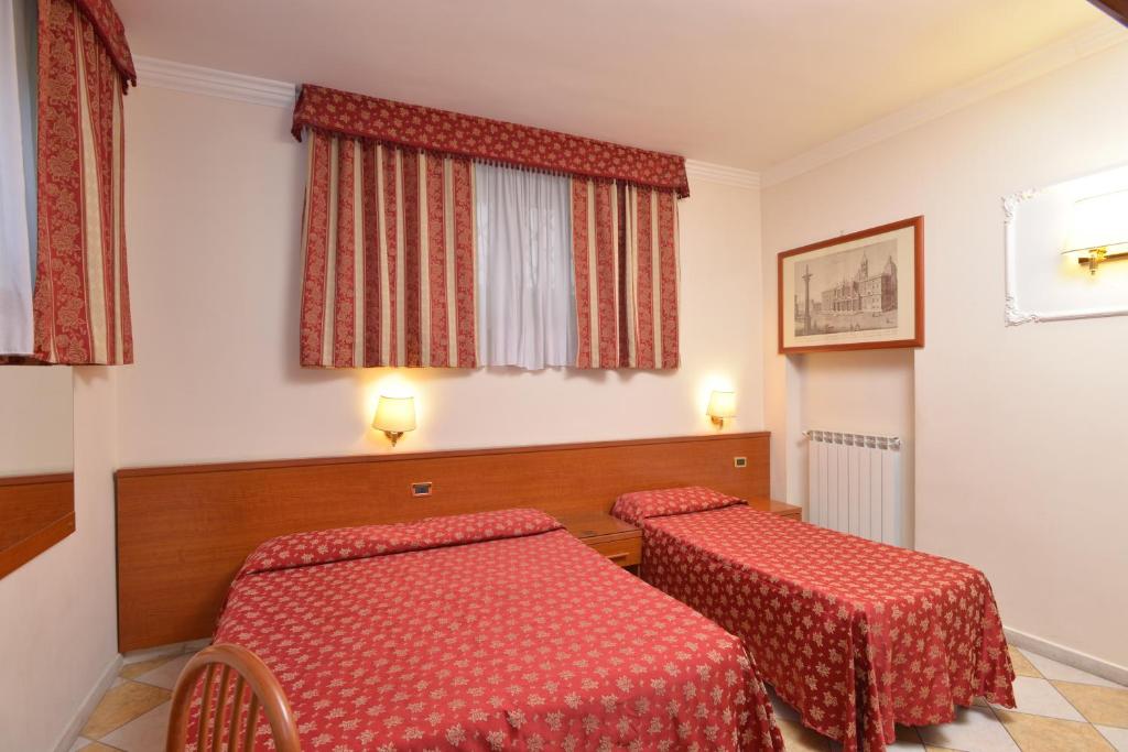 Triple Room, Hotel Chicago