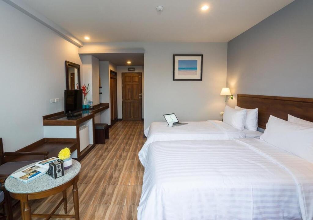 Deluxe Double or Twin Room with Pool View, Savotel Hotel