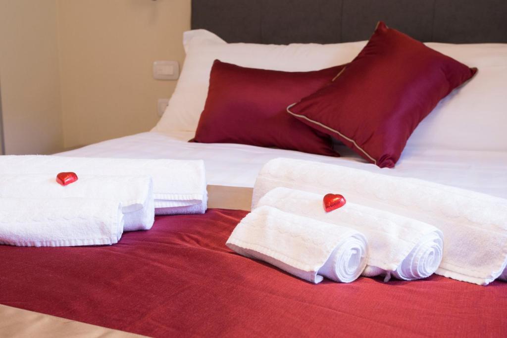 Deluxe Double Room with Balcony, Leonardo Da Vinci Guest House