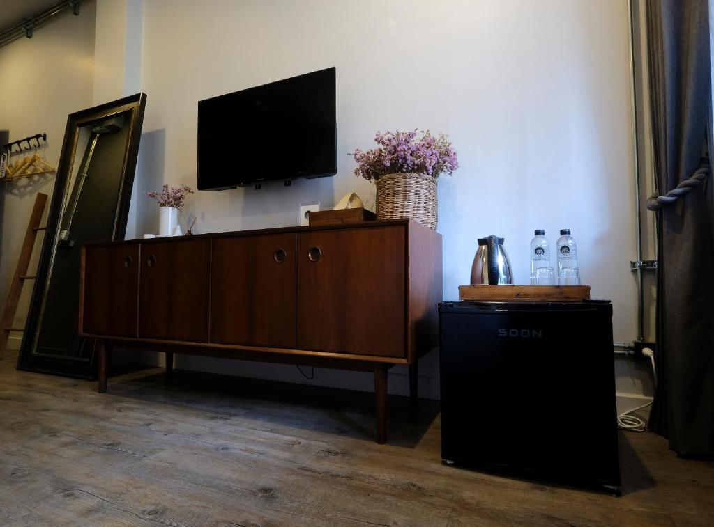 Deluxe Double Room with Balcony, Iron32 Hotel