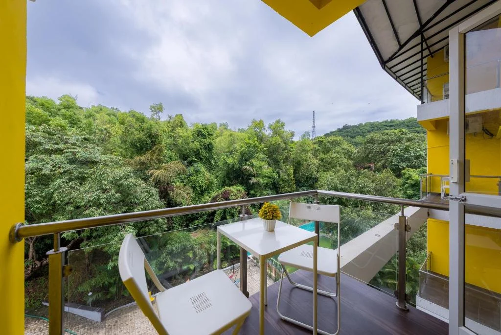 Bed in 6 Bed Mixed Dormitory with Balcony, The Hosteller Gokarna
