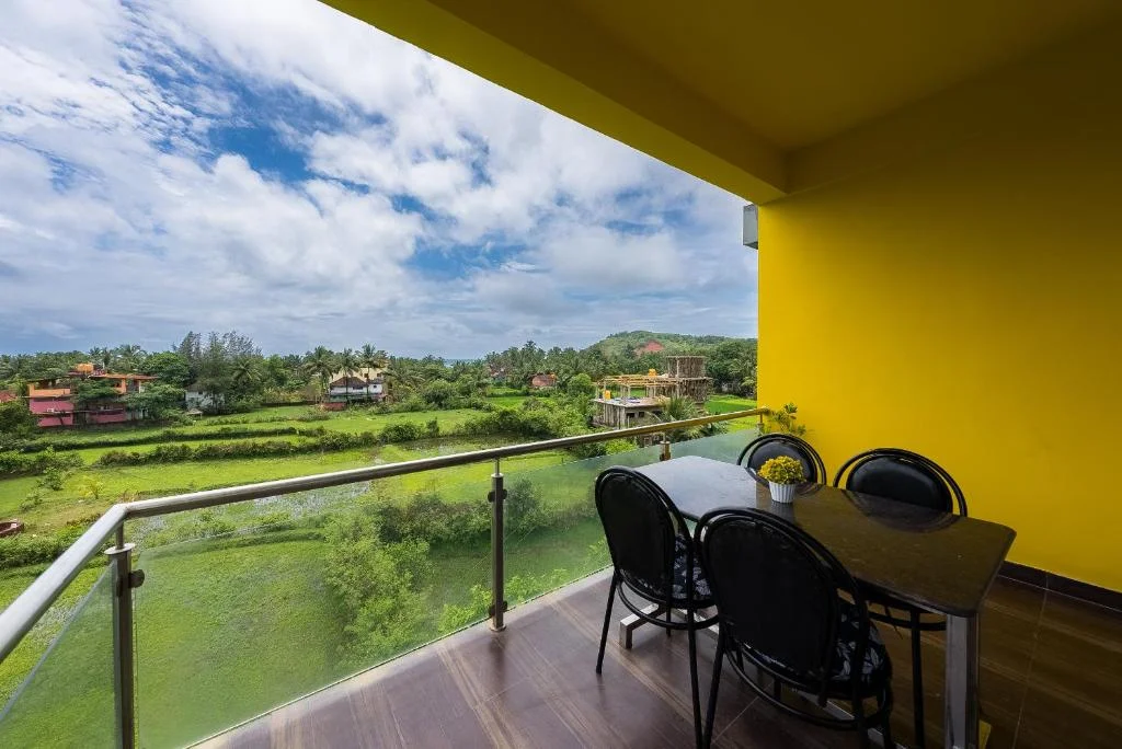 Bed in 8 Bed Mixed Dormitory with Balcony, The Hosteller Gokarna