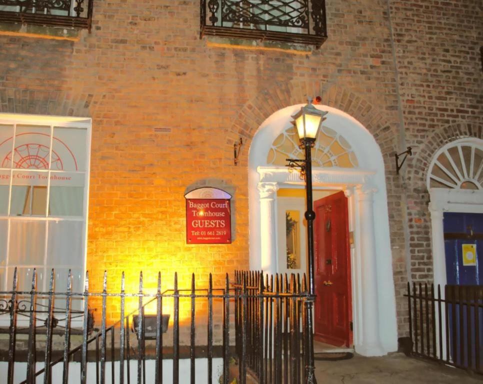 Single Room with Parking, Baggot Court Townhouse
