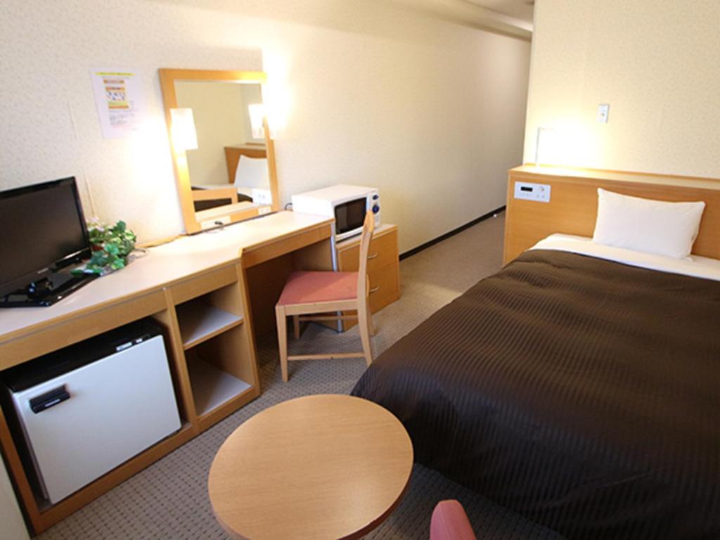 Double Room with Small Double Bed - Smoking, HOTEL LiVEMAX BUDGET Yokohama Kannai