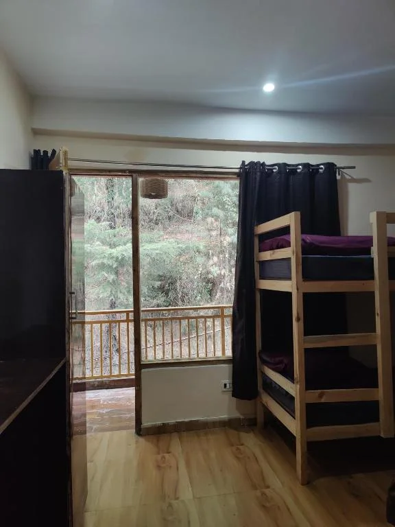 Bed in 4-Bed Female Dorm, The Woodpecker Inn Jibhi